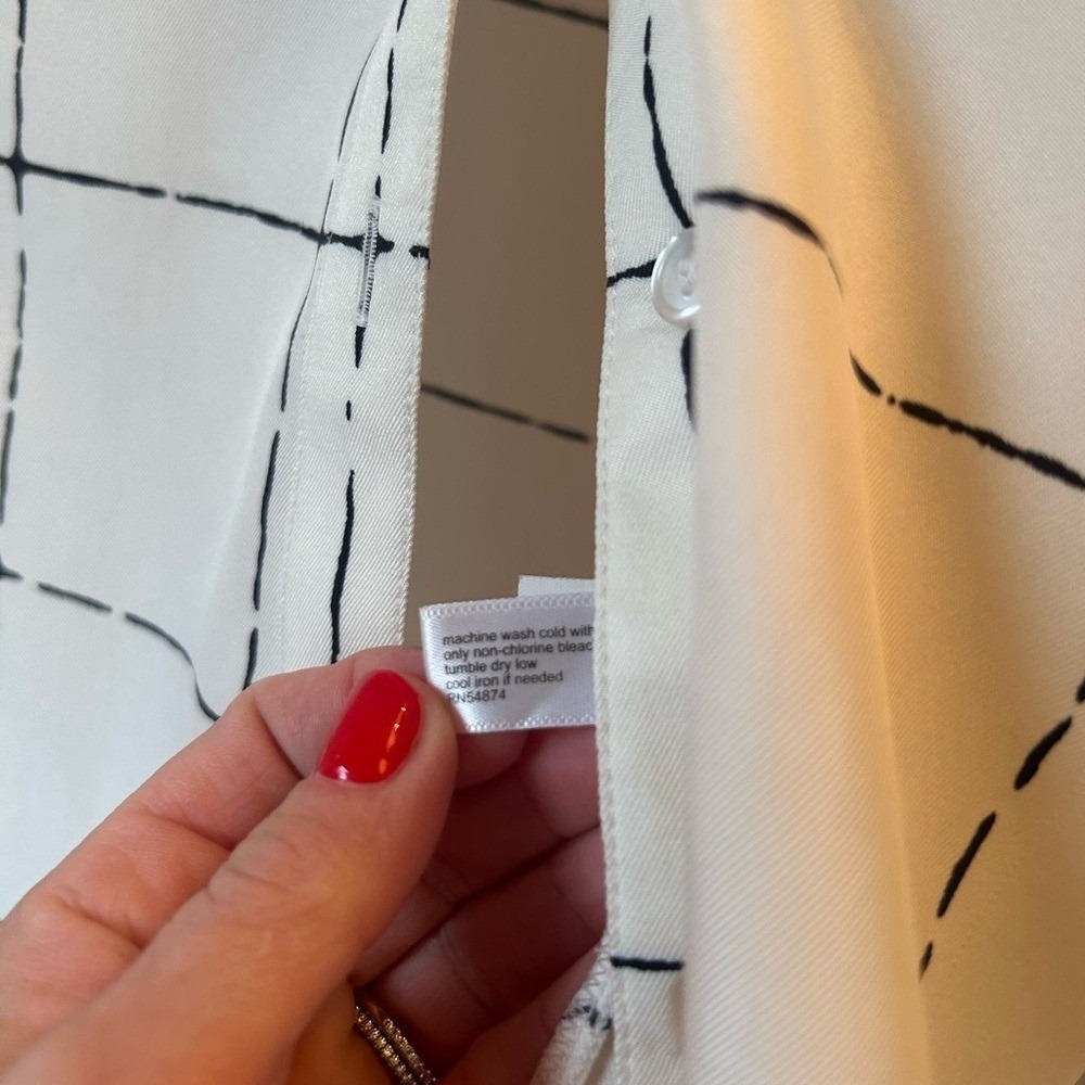 The Limited Blouse Women XS White Black Good Windowpane Grid Button Down Shirt‎ - Picture 3 of 5